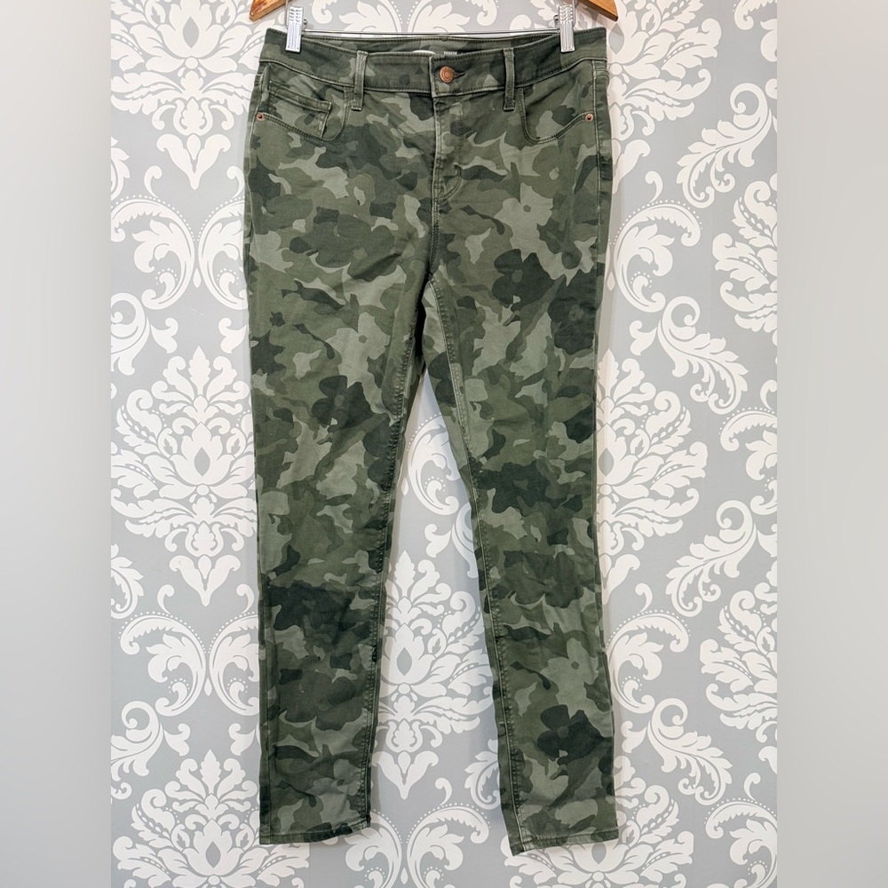 Old Navy Camouflage Rockstar Super Skinny Mid Rise Jeans